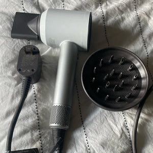 Dyson supersonic hair dryer